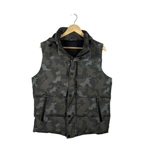 NWOT UGG Men’s Nathaniel Down-Filled Vest in Camouflage Size M